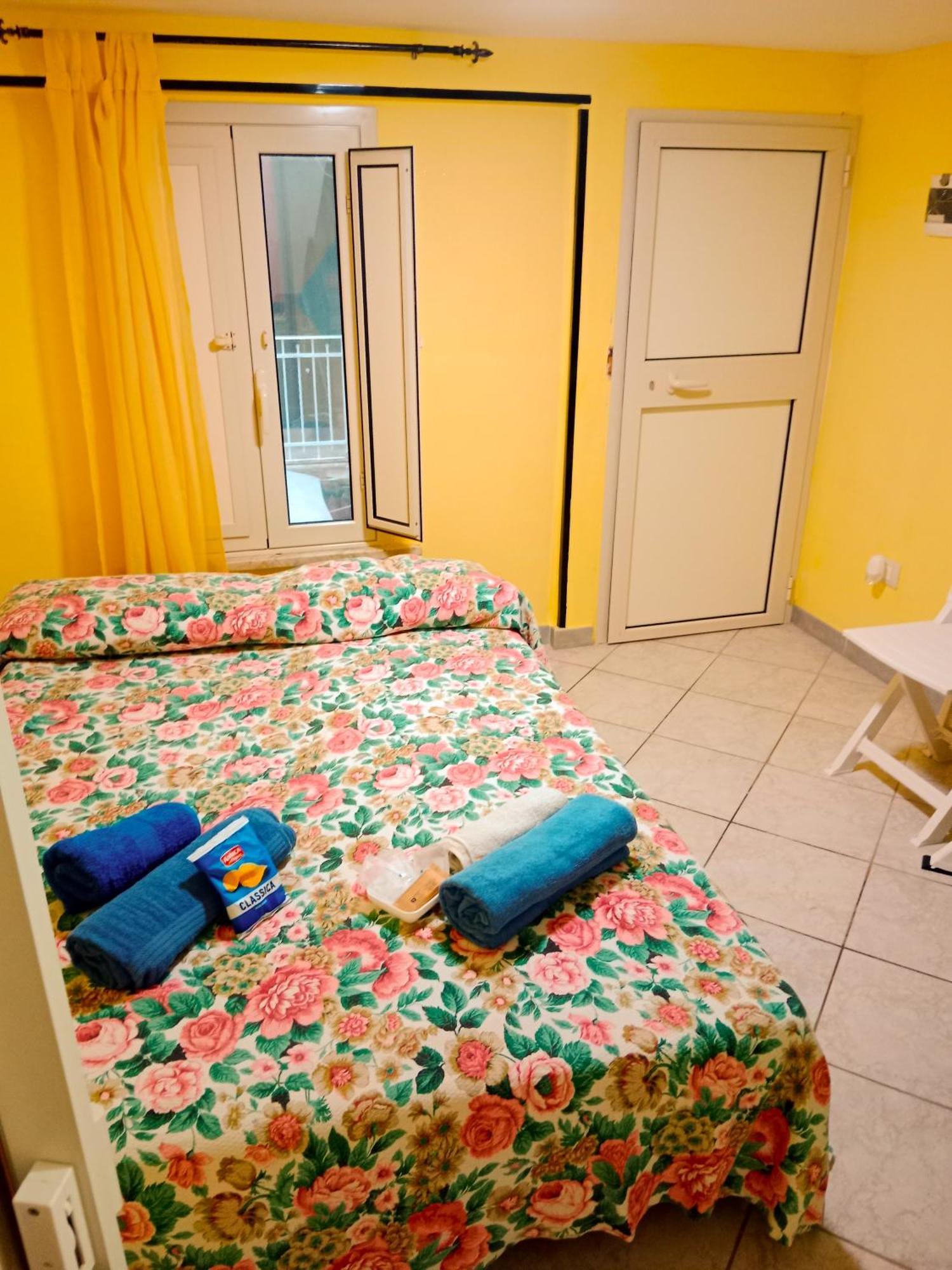 Independent Room Near Ortigia Island Syrakusa Exteriör bild